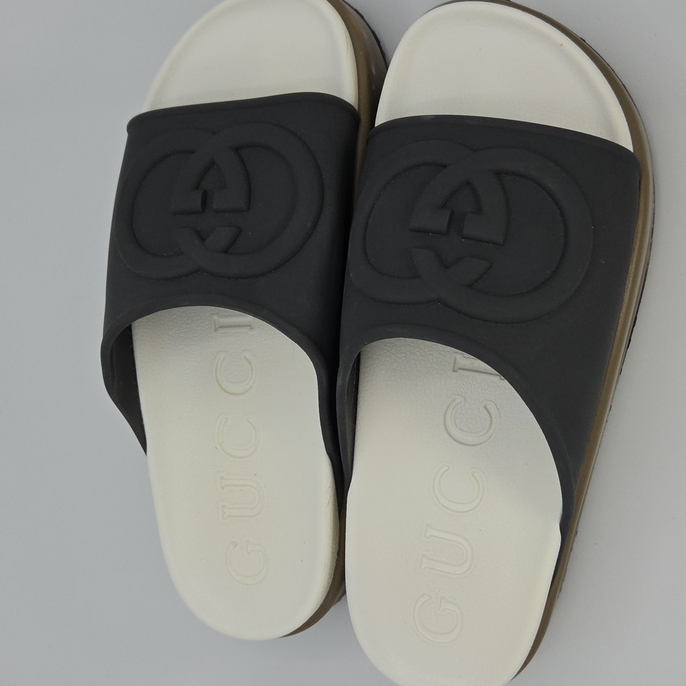 Gucci Monochrome Logo Slides - Picture 2 of 8